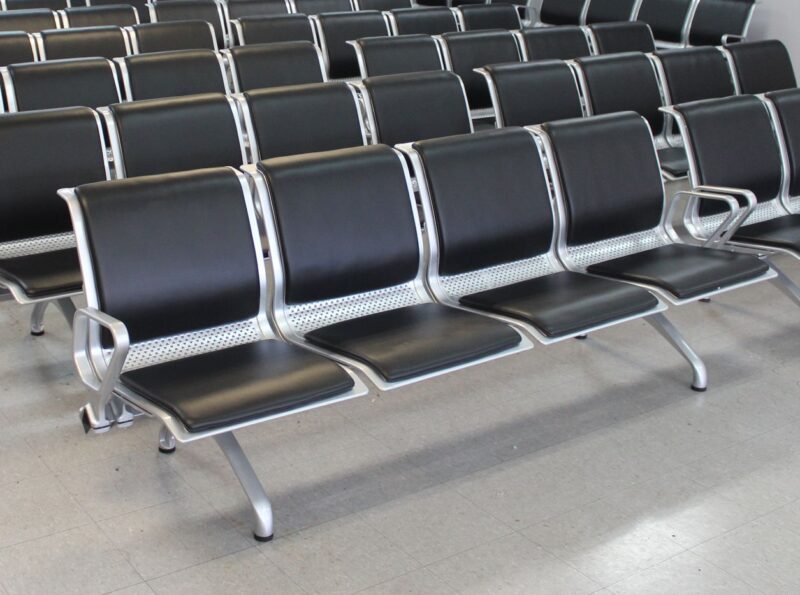 4-Link Padded Waiting Bench