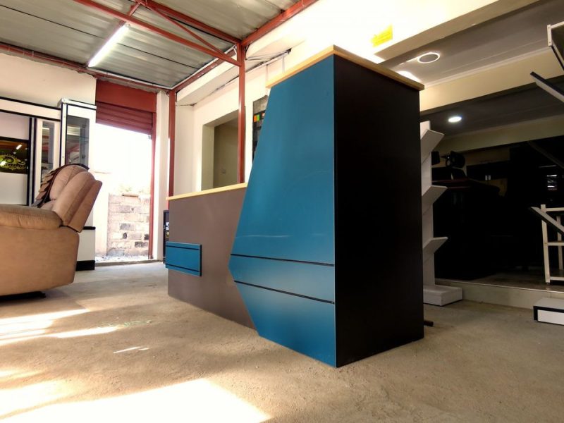 Reception desk (1.8 meters) - Image 3