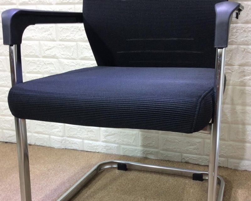 Cantilever mesh visitor's seat - Image 5