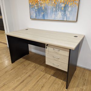 0.9m sturdy office desk