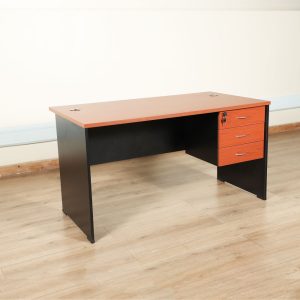 Economical 1.4m office desk