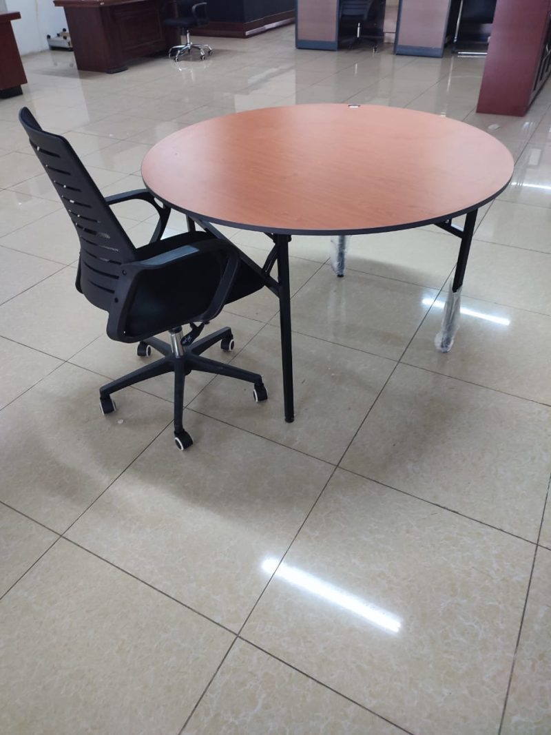 Foldable Table| Round table - Image 4