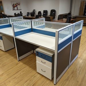 4-seater modular office workstation