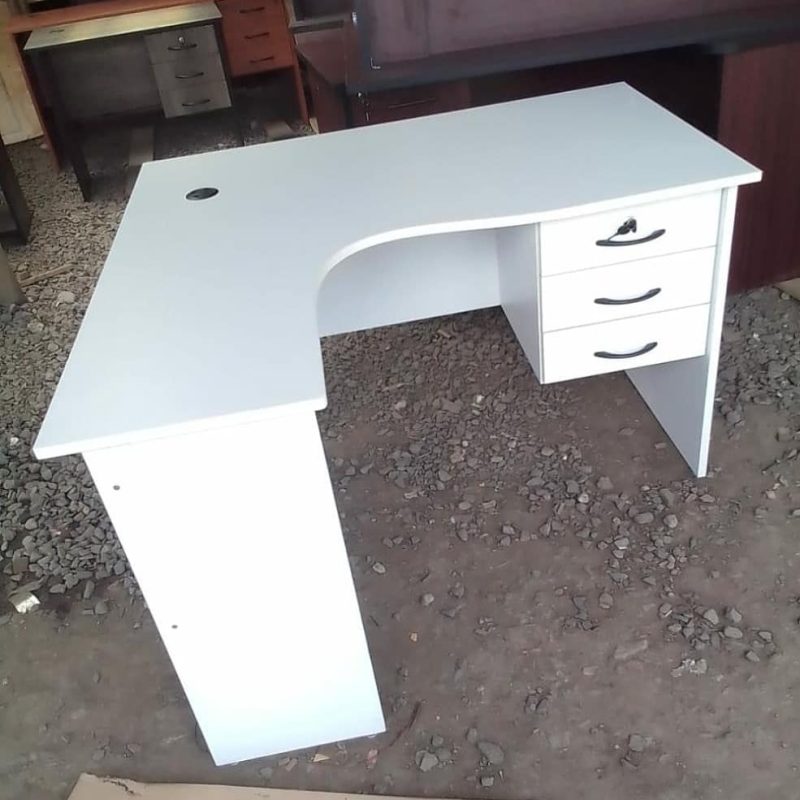 1.4m modern curved desk - Image 3