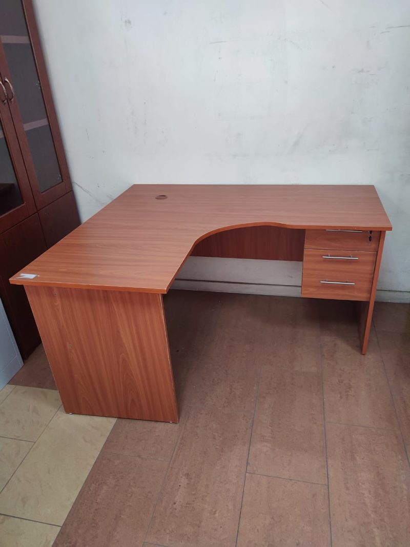 1.2m curved office desk - Image 3