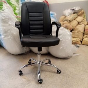 Medium back leather executive office seat